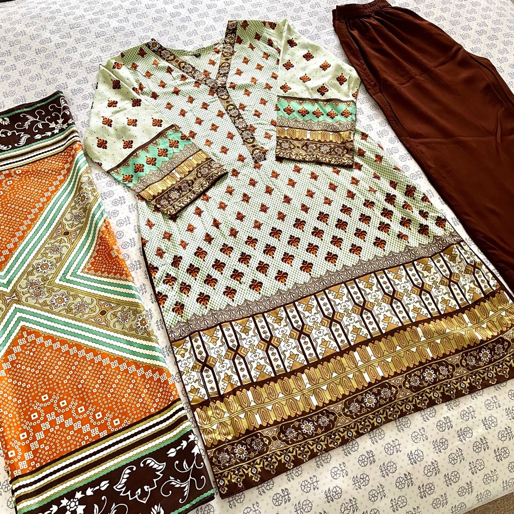 Brand NEW Floral Print Linen Salwar Kameez